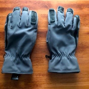 Light winter gloves with touch screen tech
